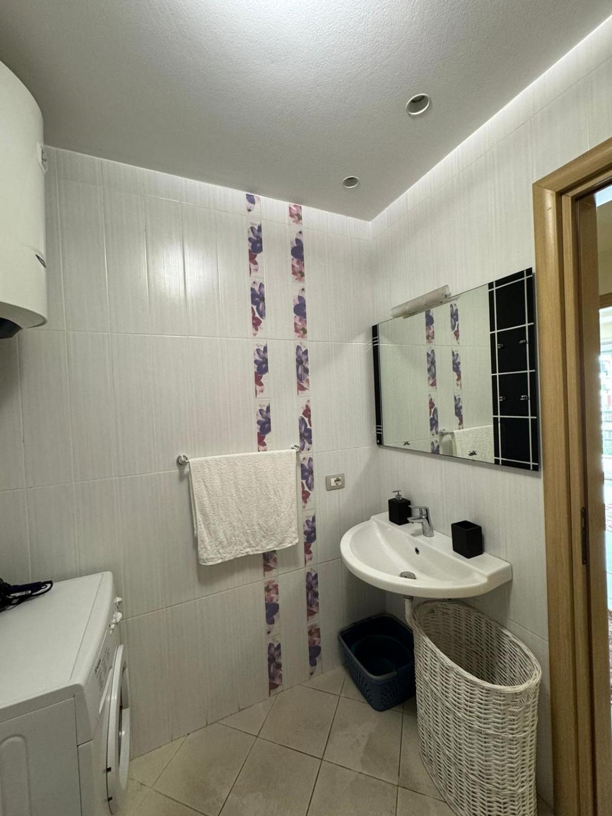 Diem Apartment Near Pazari I Ri Tiranë Luaran gambar